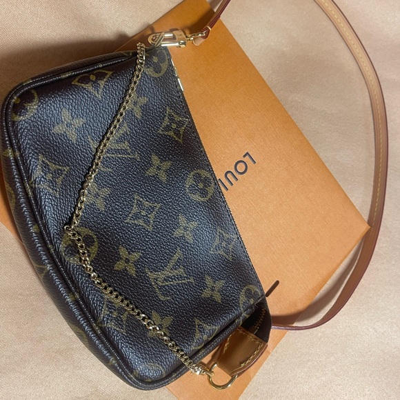 Louis Vuitton Pochette - Picture 1 of 4